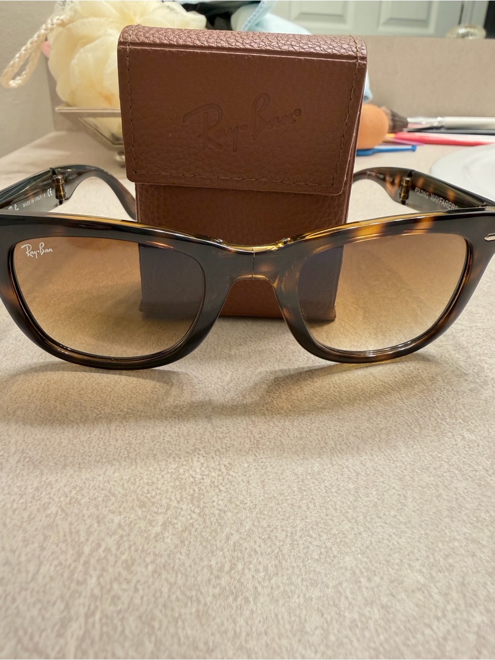 Ray-Ban Men’s Tortoiseshell Frame with Brown Gradient Lenses